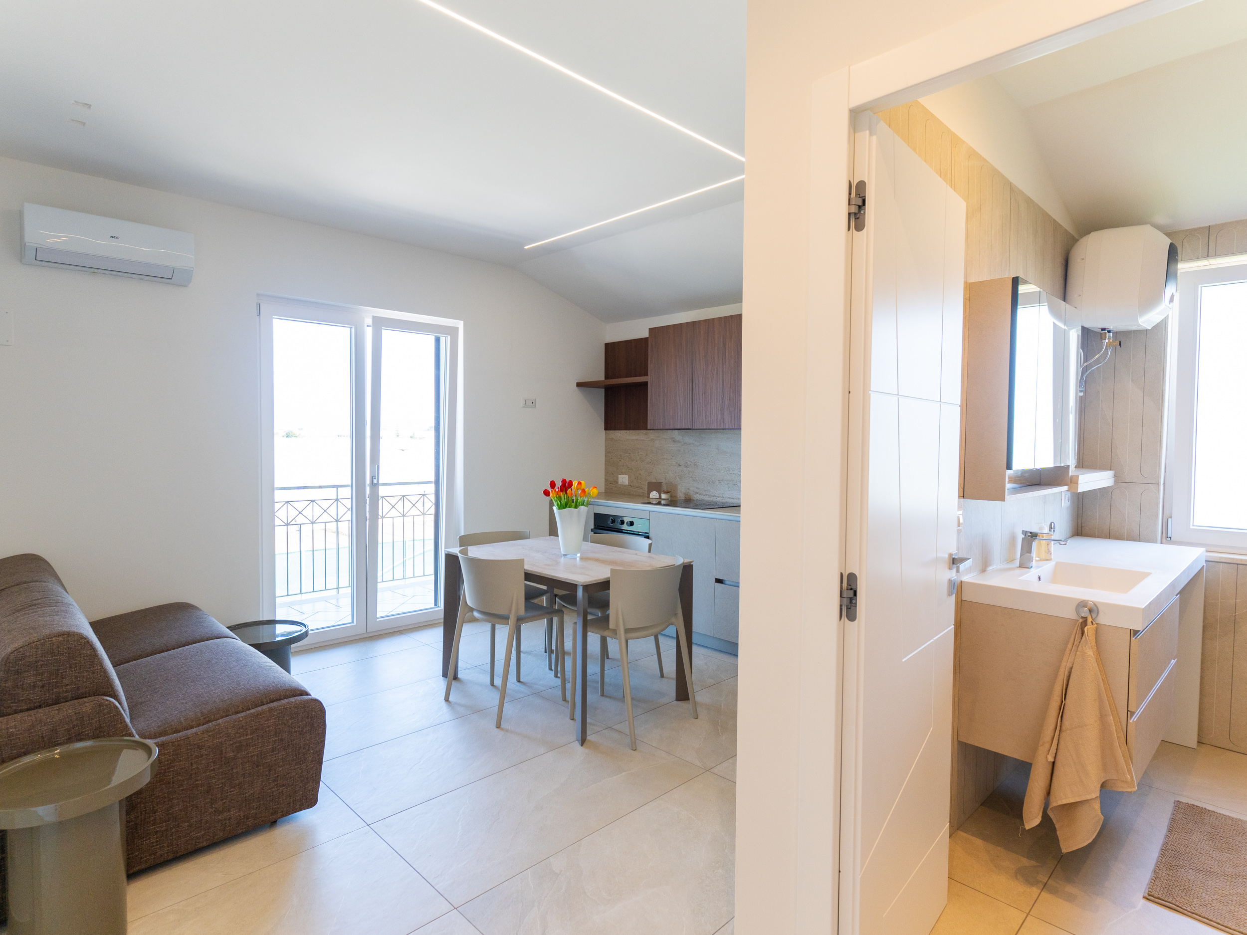 Appartamenti Nuovi ed Arredati-Cod.Rif:210426B