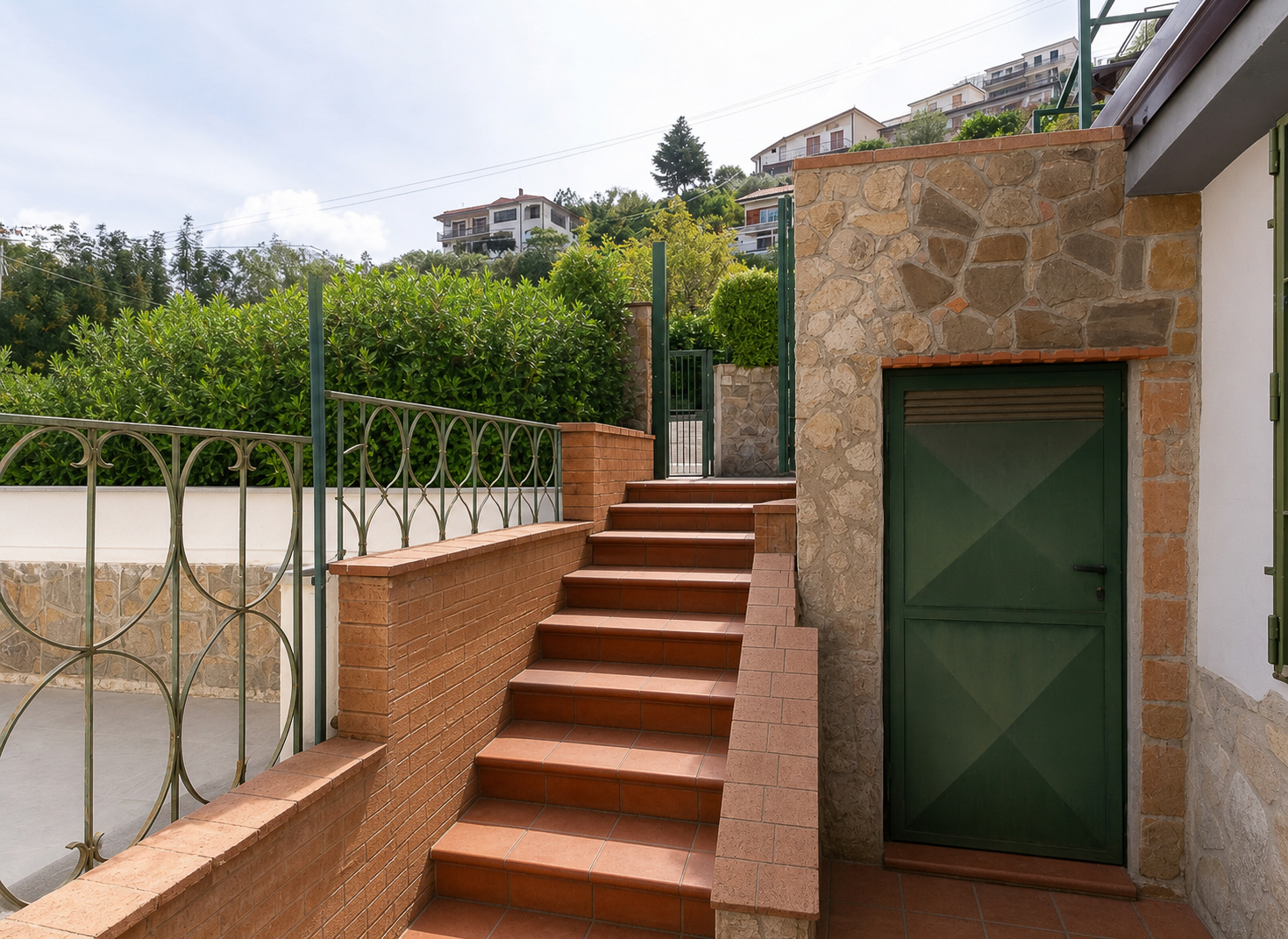 Casa semindipendente con scorcio di mare e giardino Cod.Rif040526