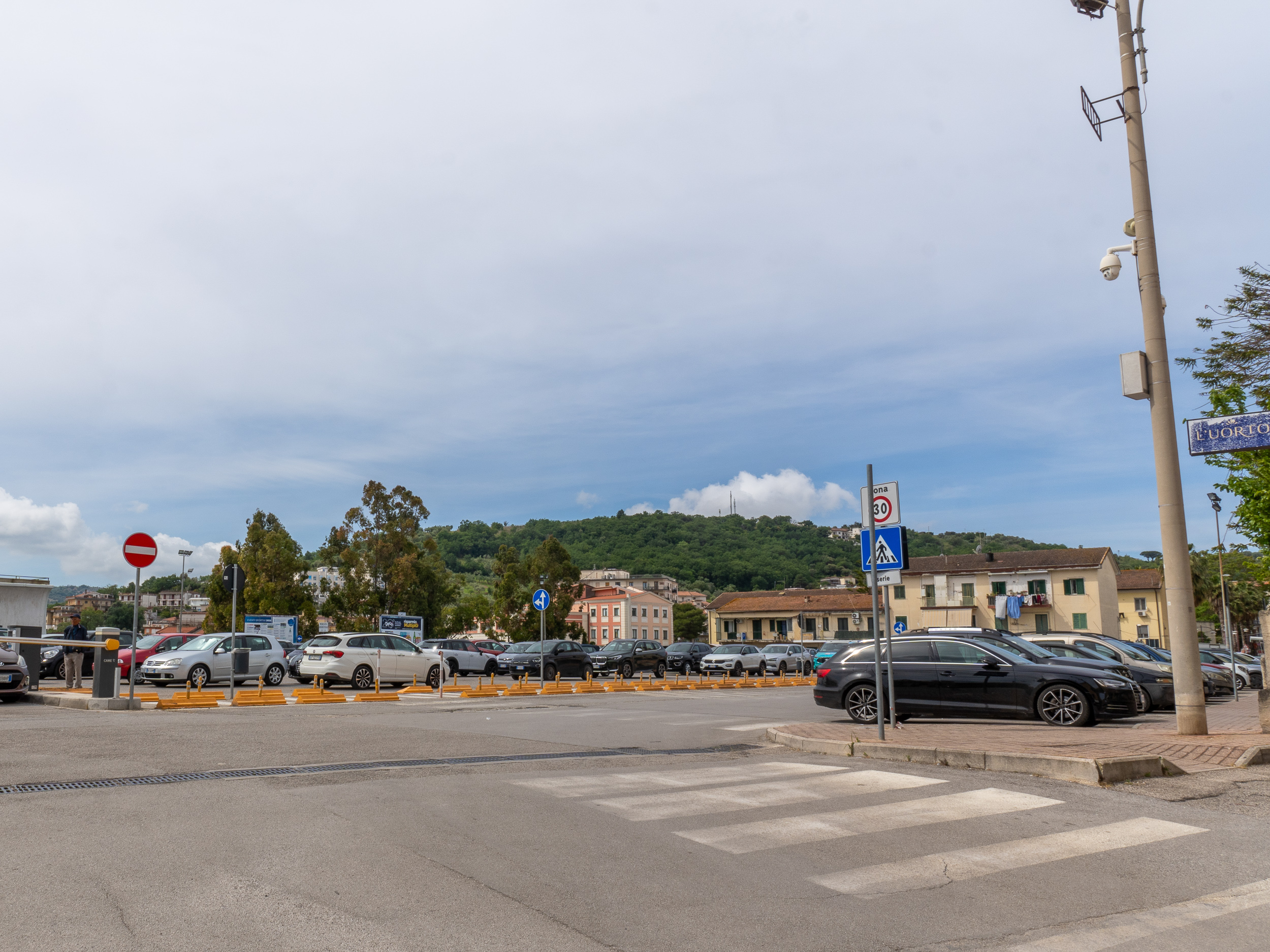 Locale commerciale con soppalco e doppia vetrina Cod.Rif040526A