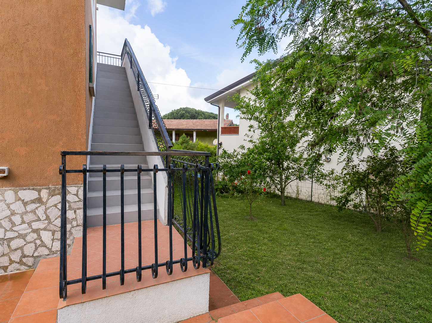 Appartamento indipendente con terrazzo e giardino Cod.Rif.180526