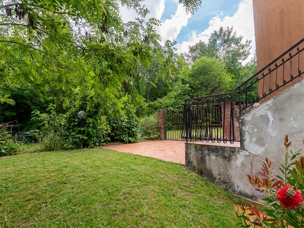 Appartamento indipendente con terrazzo e giardino Cod.Rif.180526