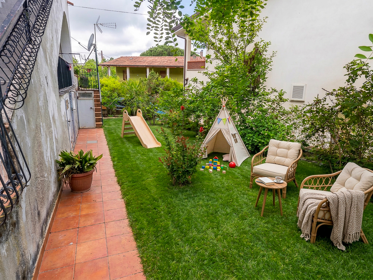 Appartamento indipendente con terrazzo e giardino Cod.Rif.180526