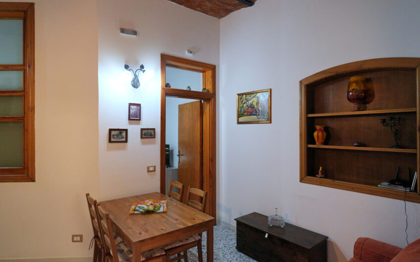 Agropoli, sul corso pedonale: soluzione con ingresso indipendente con volte in pietra Cod.Rif.230926