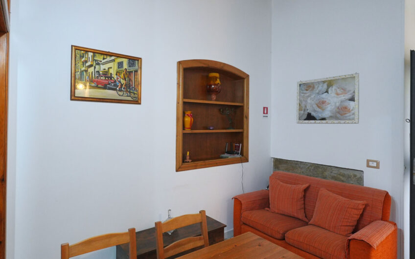 Agropoli, sul corso pedonale: soluzione con ingresso indipendente con volte in pietra Cod.Rif.230926