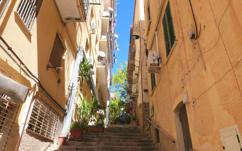 Agropoli, sul corso pedonale: soluzione con ingresso indipendente con volte in pietra Cod.Rif.230926